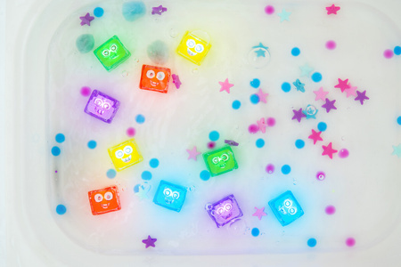 Glo Pals Kostki sensoryczne świecące w wodzie Alex | kolor żółty