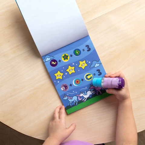 Melissa & Doug Książeczka z naklejkami i stempel Sticker WOW! Fioletowy jednorożec