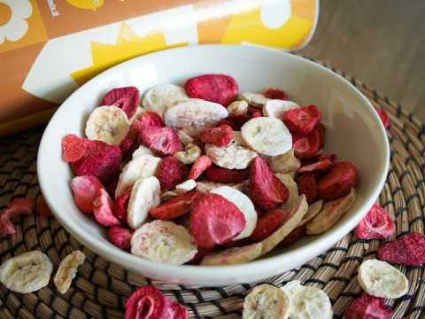 Mixit Chrupiące owoce do kieszeni | Banan i truskawka (23g)