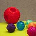 B.toys Kula z piłkami sensorycznymi Sorter – kombinacyjny zestaw sensoryczny - koralowy Ballyhoo